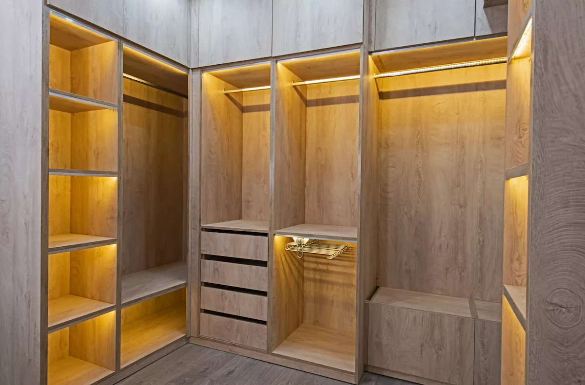Vestidor con iluminación